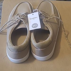 Tan flat men's tennis shoes